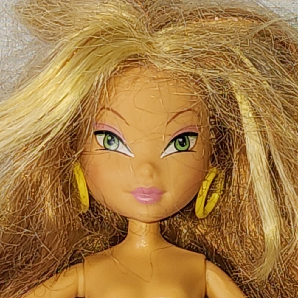 Winx Club Flora Doll 2004 Rainbow Figure Bendable Nude Doll Yellow Earrings